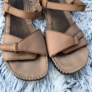 isotoner sandals